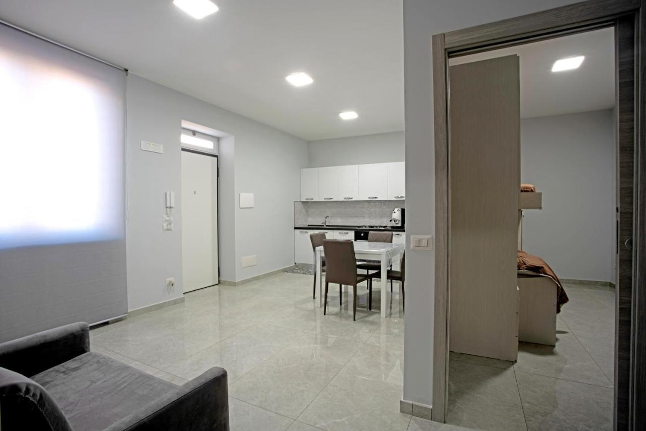 Giovi'S Apartments กาสเตลลัมมาเร ดิ สตาเบีย ภายนอก รูปภาพ
