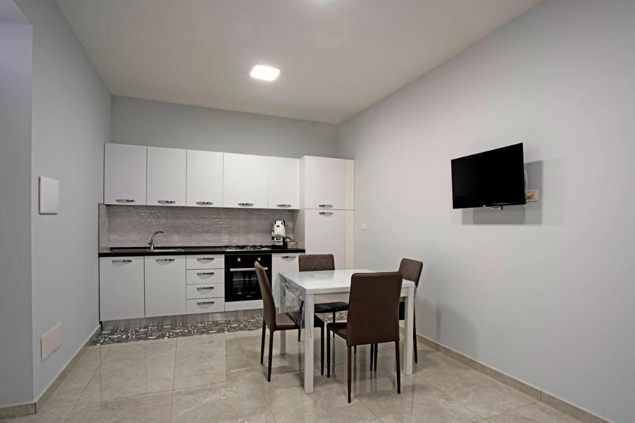 Giovi'S Apartments กาสเตลลัมมาเร ดิ สตาเบีย ภายนอก รูปภาพ