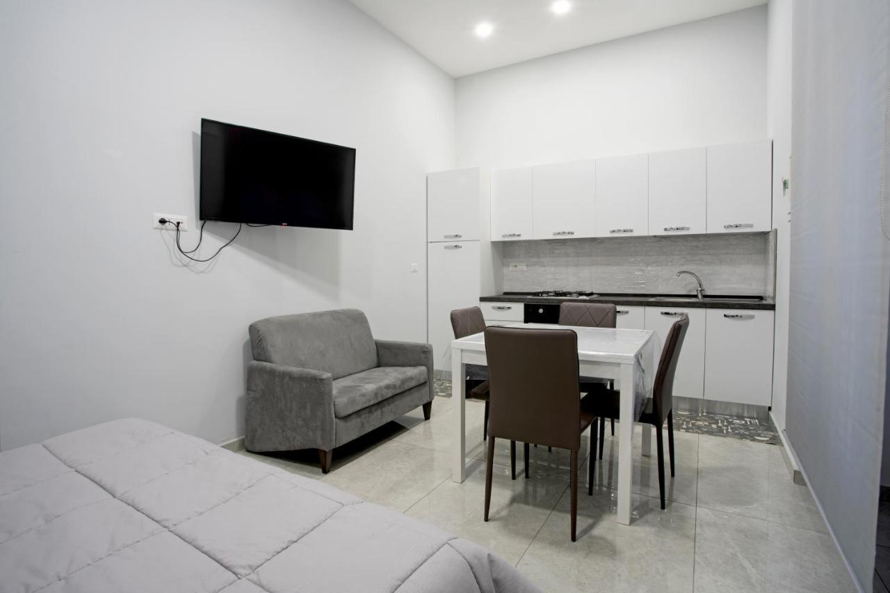 Giovi'S Apartments กาสเตลลัมมาเร ดิ สตาเบีย ภายนอก รูปภาพ