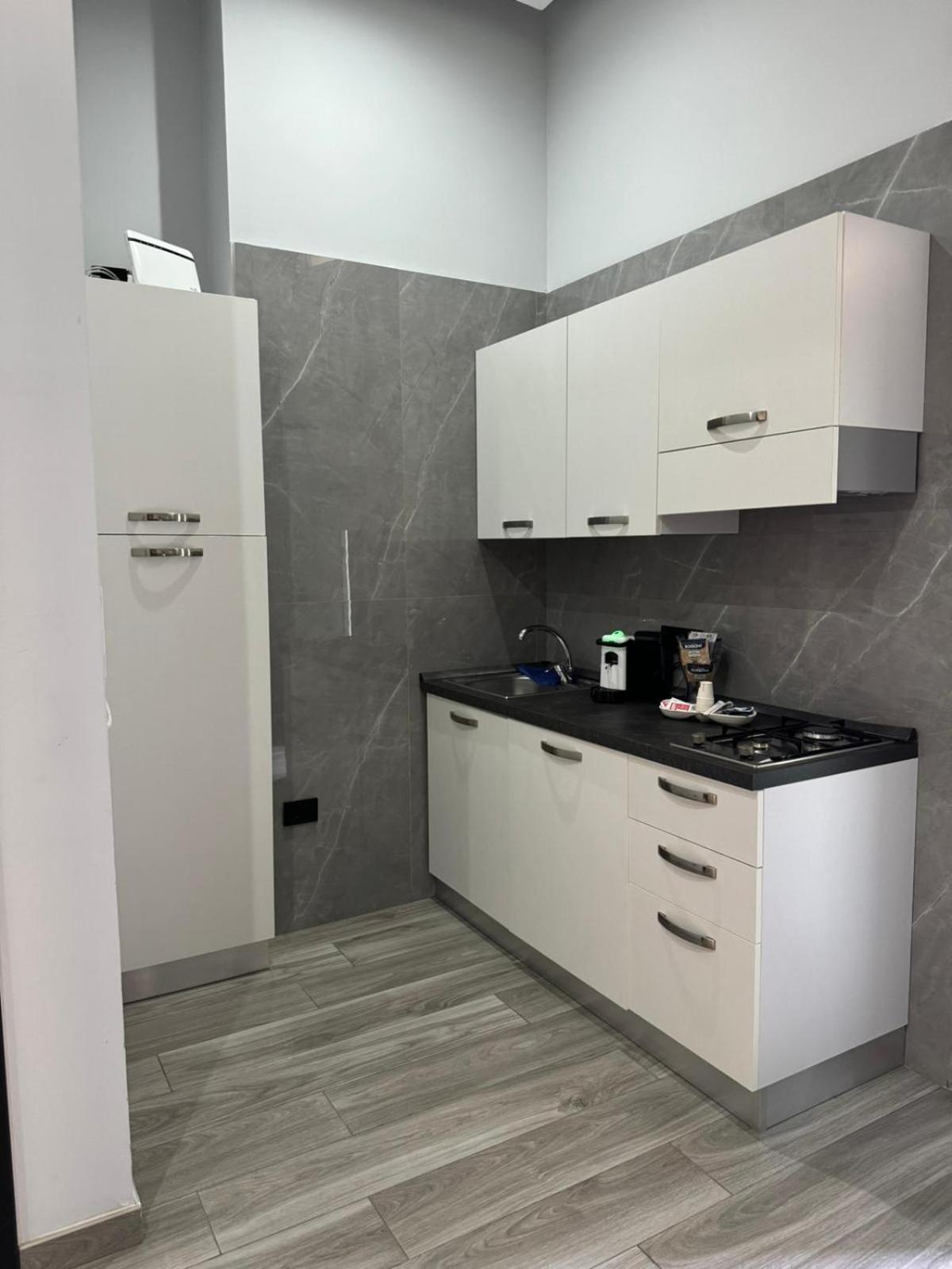 Giovi'S Apartments กาสเตลลัมมาเร ดิ สตาเบีย ภายนอก รูปภาพ