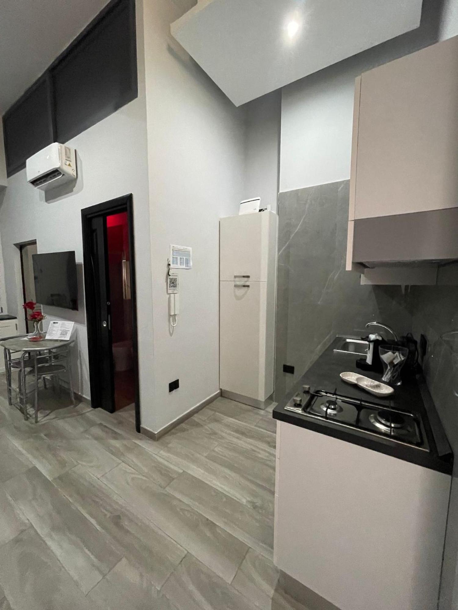 Giovi'S Apartments กาสเตลลัมมาเร ดิ สตาเบีย ภายนอก รูปภาพ